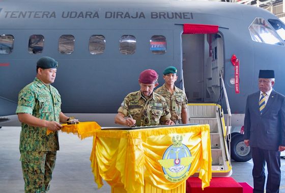 Первые два самолета C-295MW приняты на вооружение ВВС Брунея