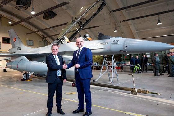 Норвегия передала Минобороны Румынии первый истребитель F-16