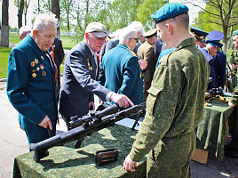 Ветераны Великой Отечественной войны посетили 38-ю отдельную гвардейскую мобильную бригаду