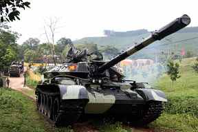 На вьетнамских Т-54М3 оставили курсовые пулеметы механиков-водителей
