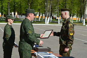 Чествование военнослужащих, выслуживших установленные сроки срочной военной службы, прошло в 86 брс