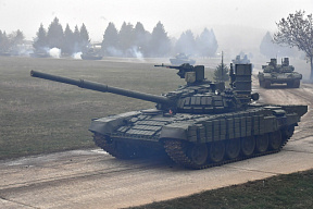 Россия передала сербской армии партию модернизированных танков и бронированных разведывательно-дозорных машин