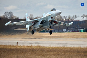 ОАК передала Минобороны РФ партию новых истребителей Су-35С