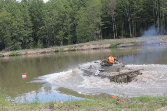 Занятия по вождению боевых машин