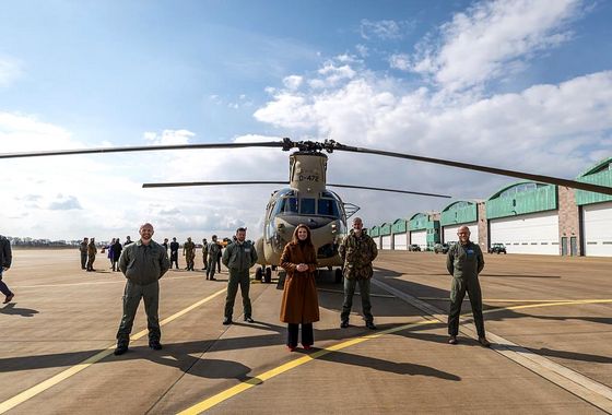 ВС Нидерландов приняли первый новый вертолет CH-47F «Чинук»