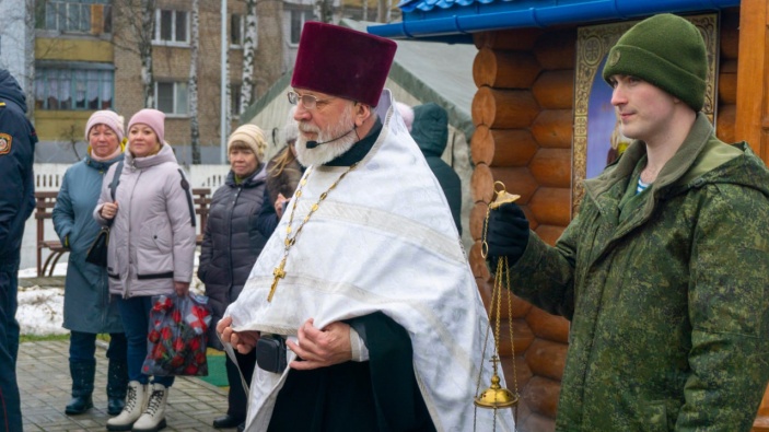 Витебские десантники поддержали крещенскую традицию