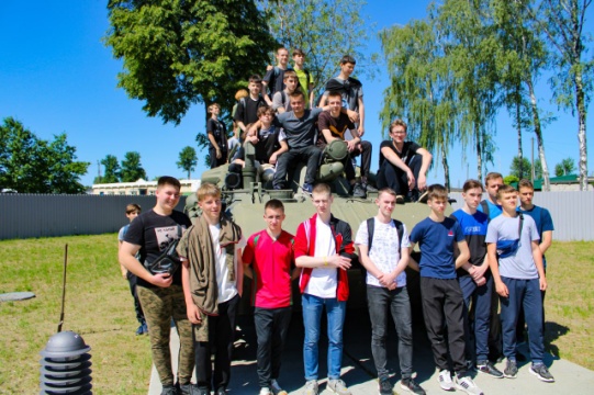 На каникулы… в армию