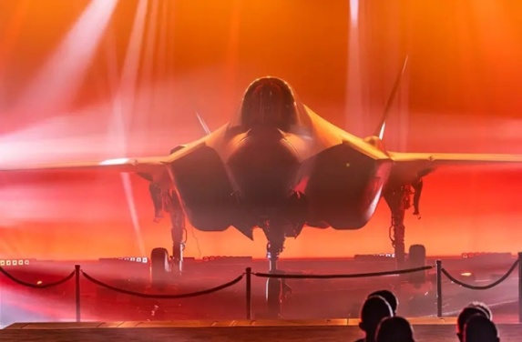 Компания Lockheed Martin провела церемонию выкатки первого истребителя F-35A для Бельгии