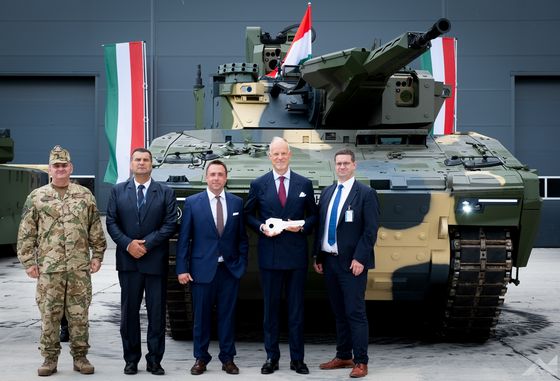 Первая БМП KF-41 «Линкс» сошла с конвейера на предприятии в Венгрии