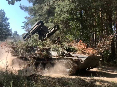 Учатся гвардейцы