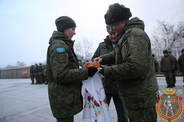 Плечом к плечу 