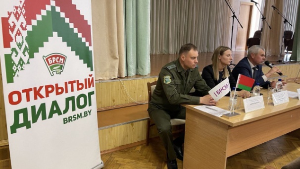 Поговорили со школьниками о единстве народа