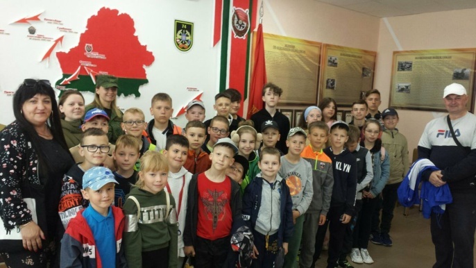 В 74-м отдельном полку связи — маленькие гости