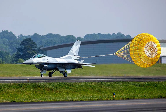 Lockheed Martin передала первый одноместный F-16 Блок.70 ВВС Бахрейна