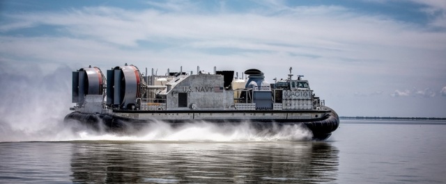 LCAC: катер невысокого полёта