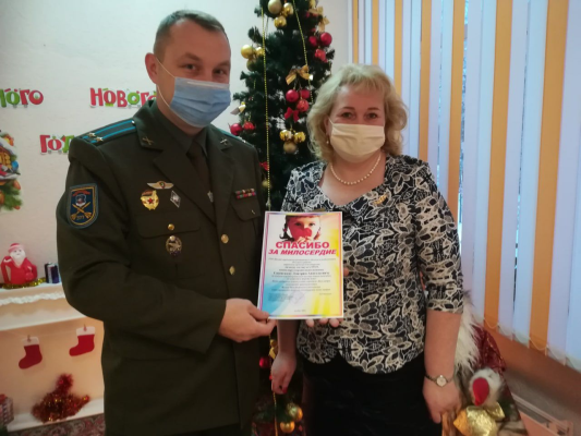 С поздравлениями и Новогодним подарком