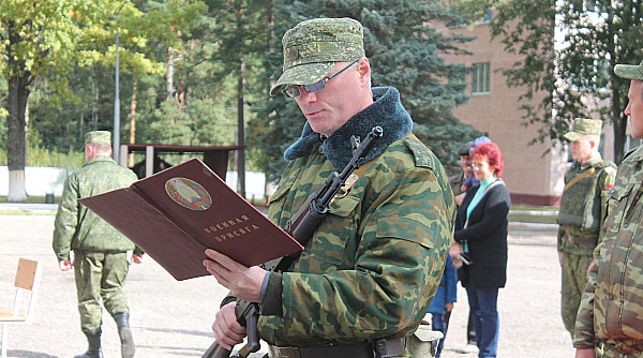 Призванные из запаса белорусские военнослужащие приняли присягу