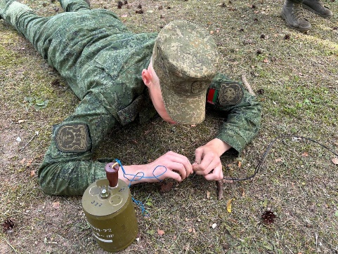 Занятия по сапёрному делу с выпускниками военных вузов прошли 557 ибр