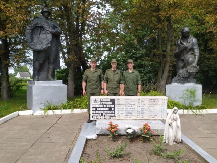 Трудятся зенитчики