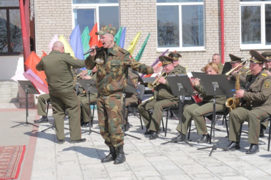 Гвардейцы приняли участие в праздничном концерте