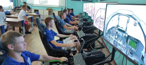 Минские суворовцы посетили находящийся в «Орлёнке» Дом авиации и космонавтики