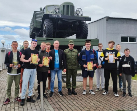 В рамках военно-патриотического воспитания