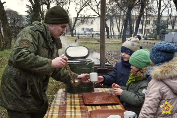 Об армии с интересом