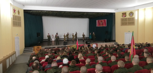 Песня служить помогает