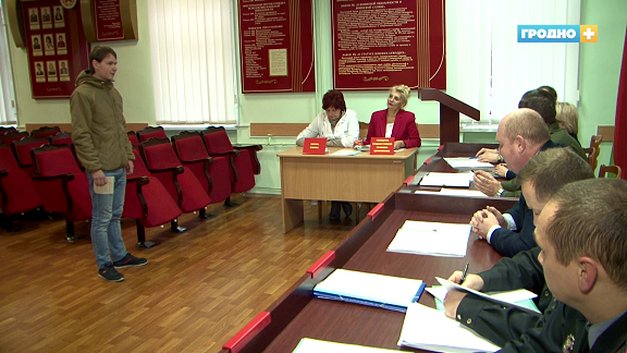 Уклоняться стали меньше, а вот со здоровьем проблемы есть: в Гродно стартовал осенний призыв (+видео)