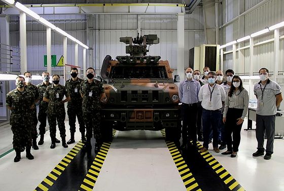 Компания Iveco поставила СВ Бразилии первую бронемашину LMV-BR