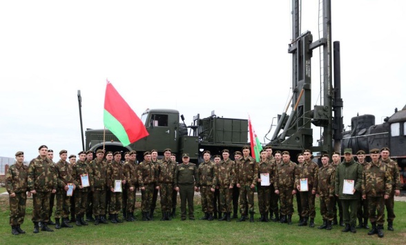Торжественно проводили в запас