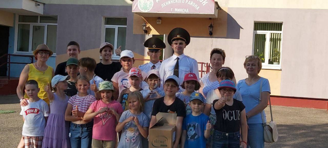 Лейтенанты-выпускники посетили «Детский городок»