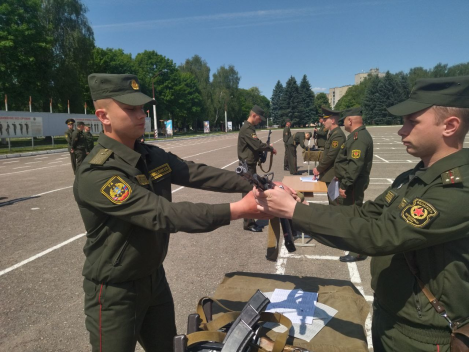 Новому пополнению – личное оружие!