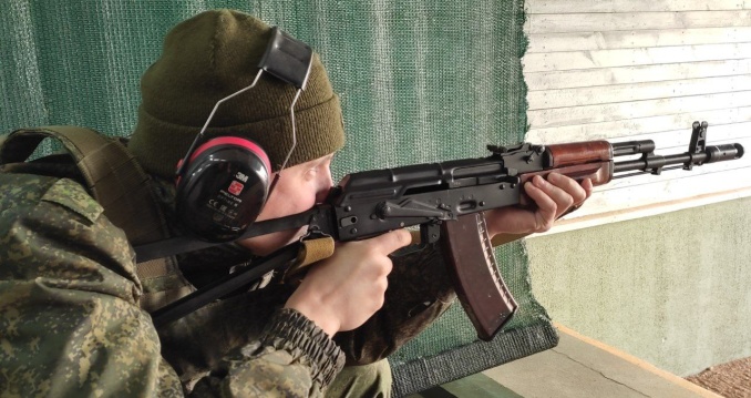 Стреляют зенитчики