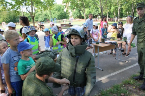 Военные инженеры приехали в гости к школьникам