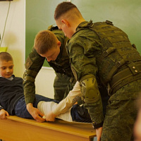 Курсанты Военной академии провели со школьниками занятие по гражданской обороне