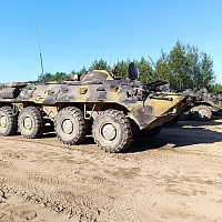Курсанты 72 ОУЦ подтверждают мастерство вождения бронетехники на танкодроме