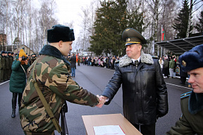 Служите достойно!