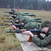 Занятия по огневой подготовке с военнослужащими из числа нового пополнения