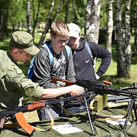 На базе 38 одшбр продолжает работу спортивно-патриотический лагерь