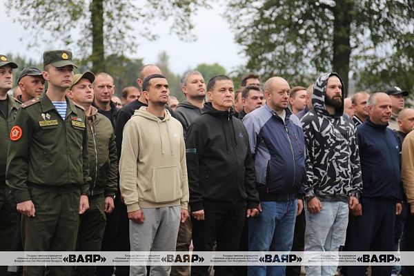 Награждение военнообязанных, принимавших участие в учебном сборе