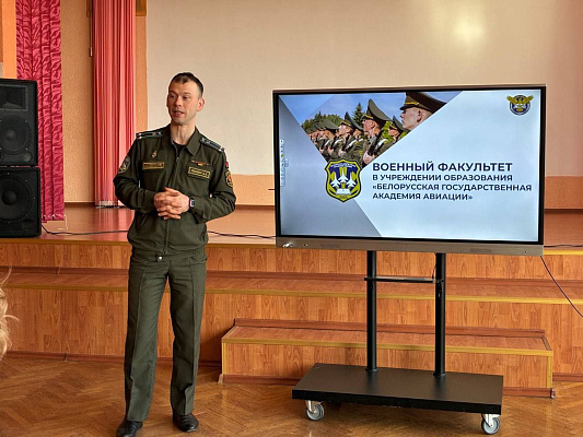 Военнослужащие продолжают проводить профориентационную работу с молодёжью