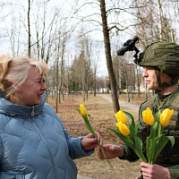 Белорусские военнослужащие поздравляют с наступающим Днём женщин