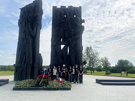 Воспитанники военно-патриотического лагеря посетили мемориальный комплекс «Тростенец» 