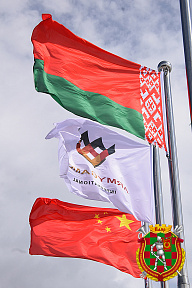 Белорусский флаг поднят в Корле