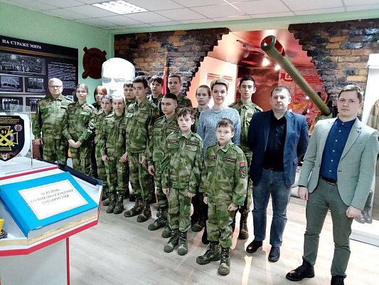 Особое внимание военно-патриотическому воспитанию