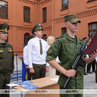  Курсанты военного факультета в Белорусском государственном университете произнесли слова клятвы на верность Родине
