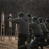 И в ход пускают пистолет