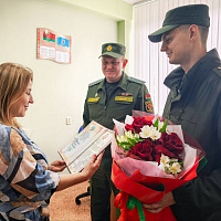 Военнослужащие Вооружённых Сил поздравили учителей с профессиональным праздником