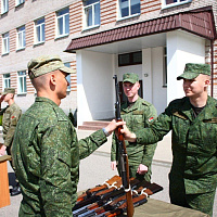 Торжественные церемонии вручения оружия и военной техники